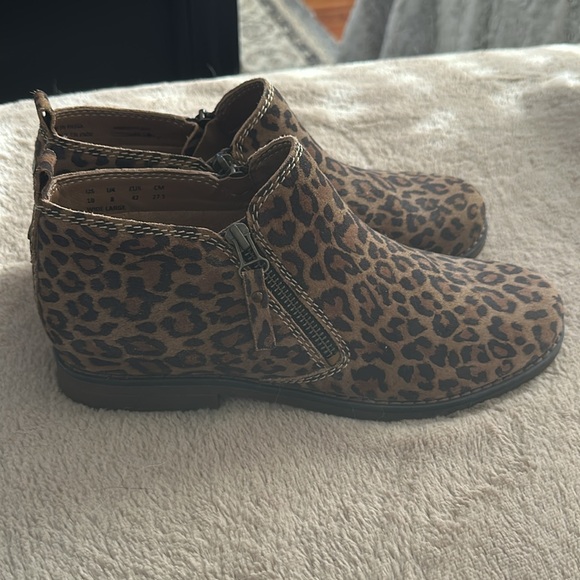 Hush Puppies Zip Booties - Picture 4 of 9